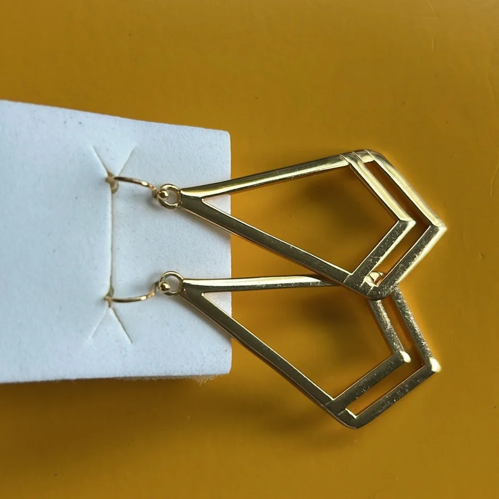 Earring - Picture 4 of 5